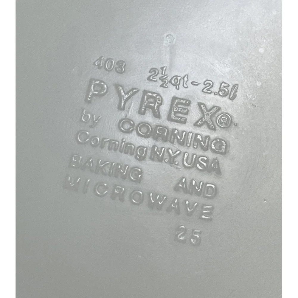 Pyrex Autumn Harvest Mixing Bowl 403 2.5 Qt Brown Ombre with Lid